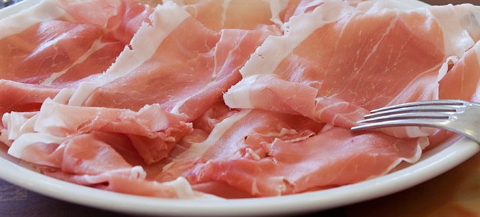 Prosciutto di San Daniele DOP — przekrój i plastry